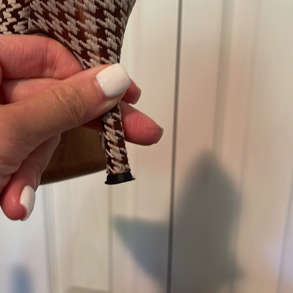 Manolo Blahnik tweed tan pumps size 38! - Picture 6 of 7